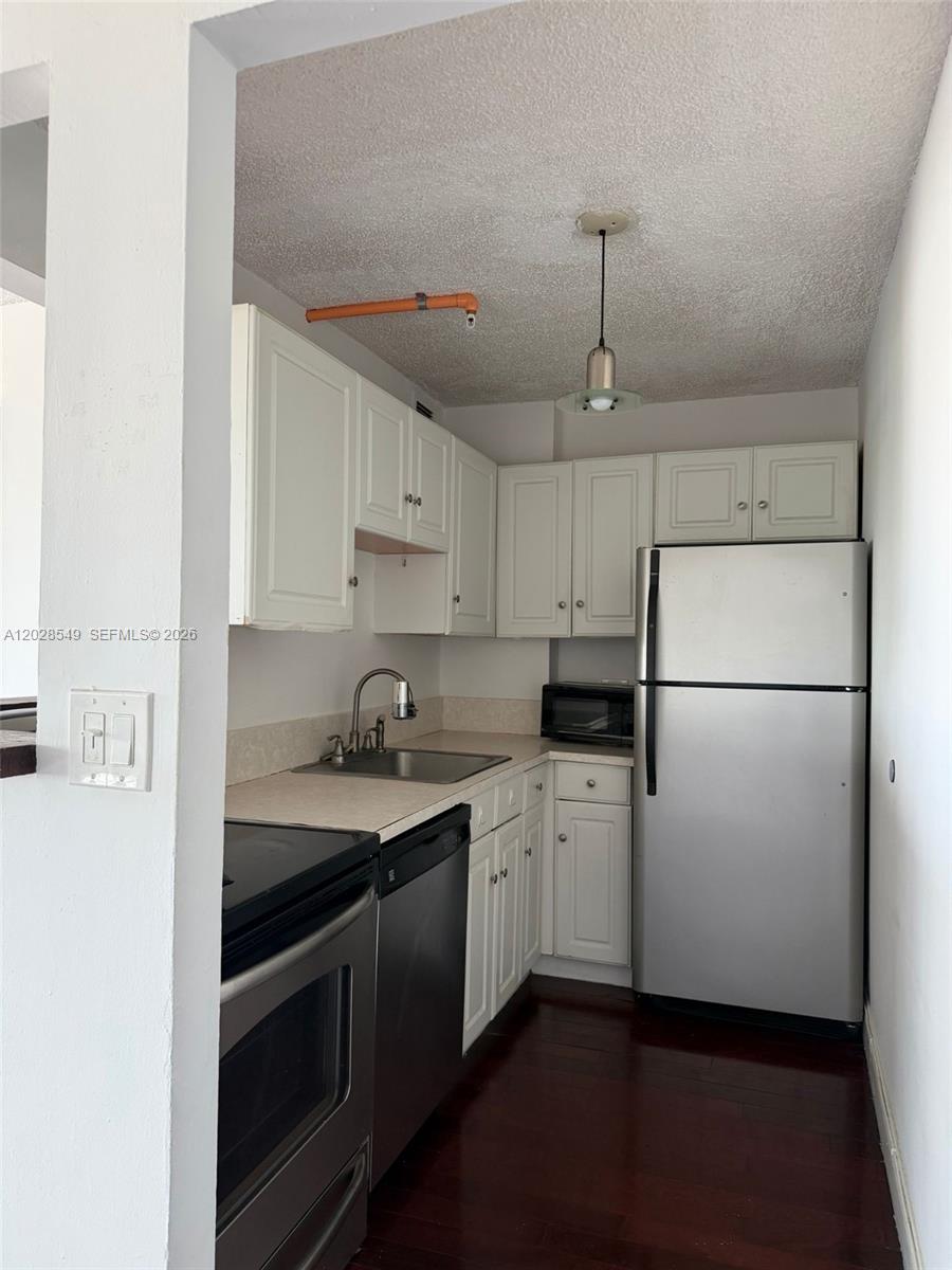 OCTAGON TOWERS I CONDO - Residential Lease