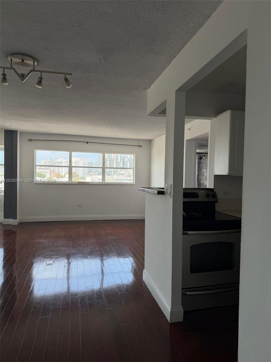 OCTAGON TOWERS I CONDO - Residential Lease
