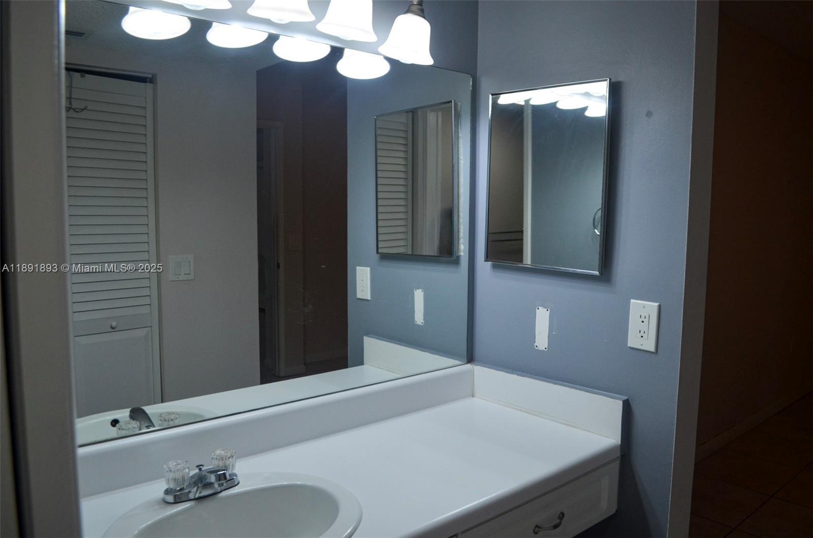 SUFFOLK AT CENTURY VILLAG - Residential