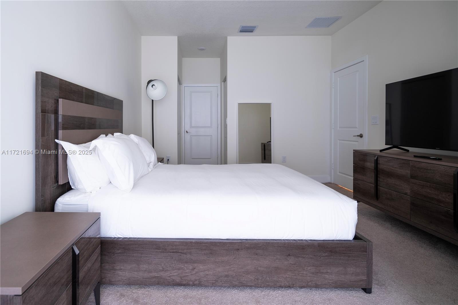 DOWNTOWN DORAL SOUTH PHAS - Residential