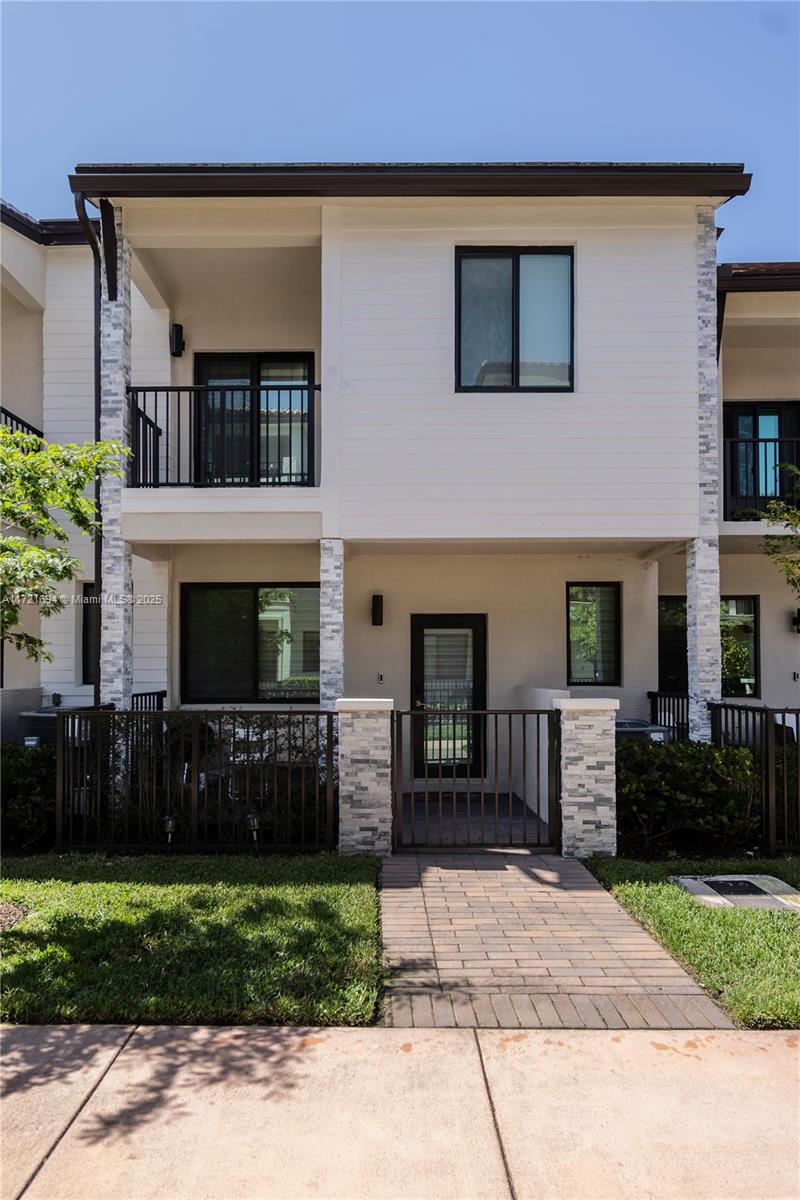 DOWNTOWN DORAL SOUTH PHAS - Residential