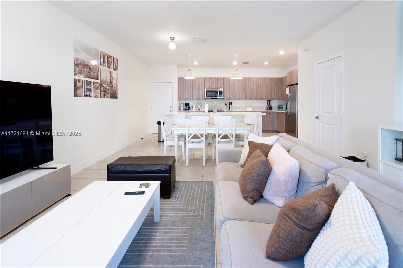 DOWNTOWN DORAL SOUTH PHAS - Residential