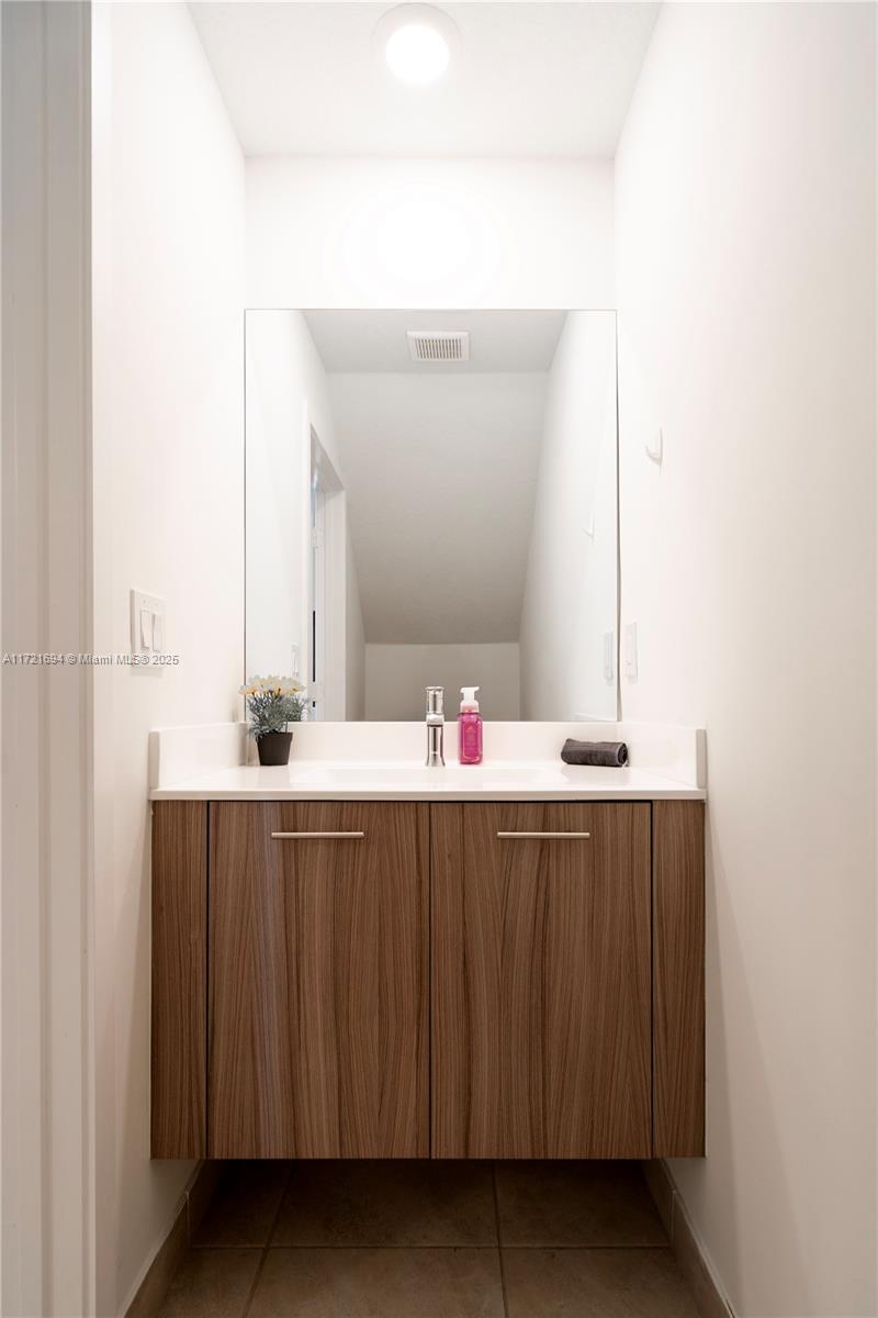 DOWNTOWN DORAL SOUTH PHAS - Residential