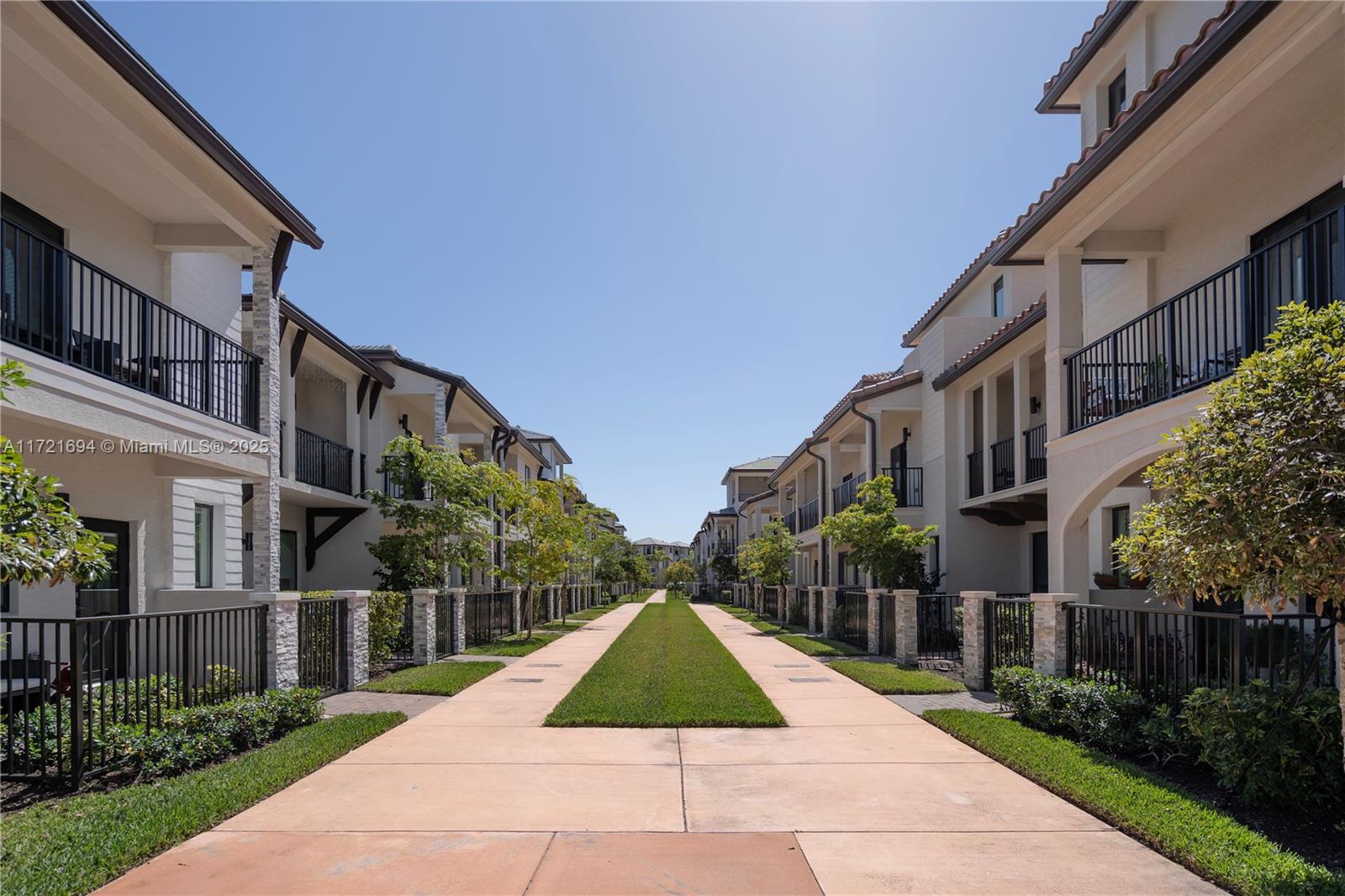 DOWNTOWN DORAL SOUTH PHAS - Residential