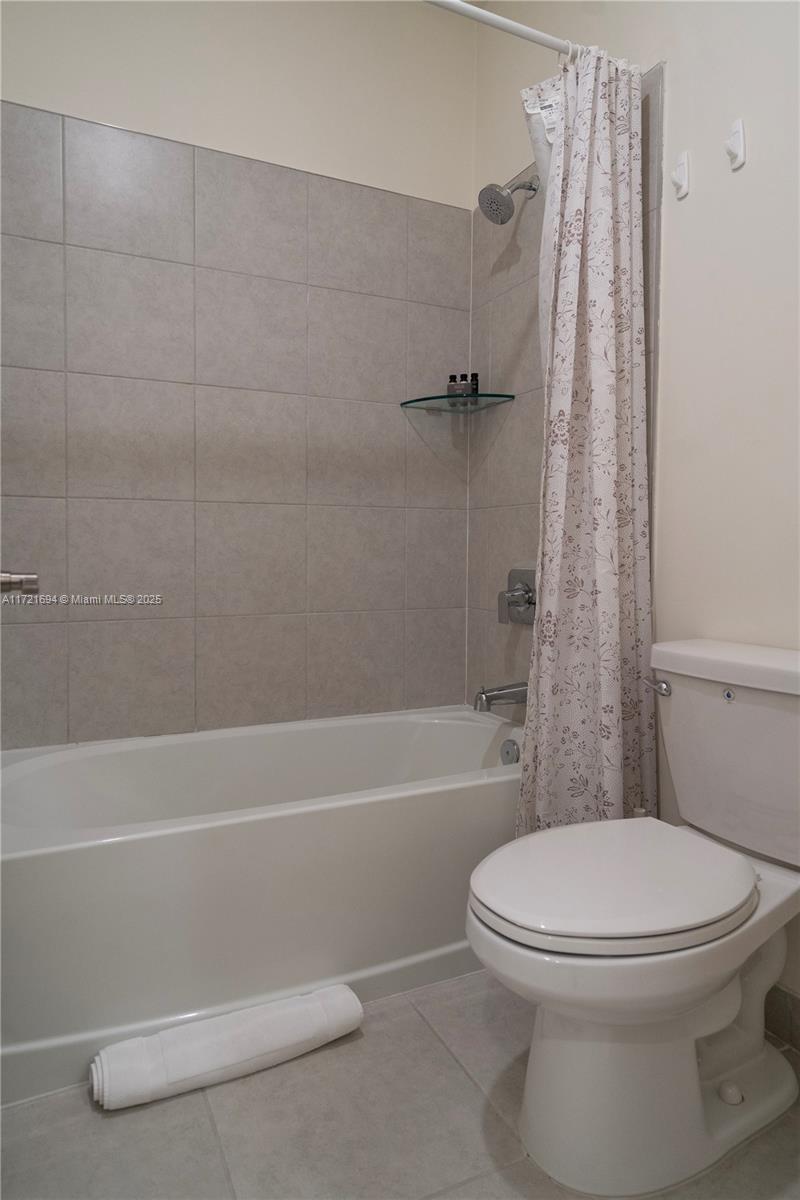 DOWNTOWN DORAL SOUTH PHAS - Residential
