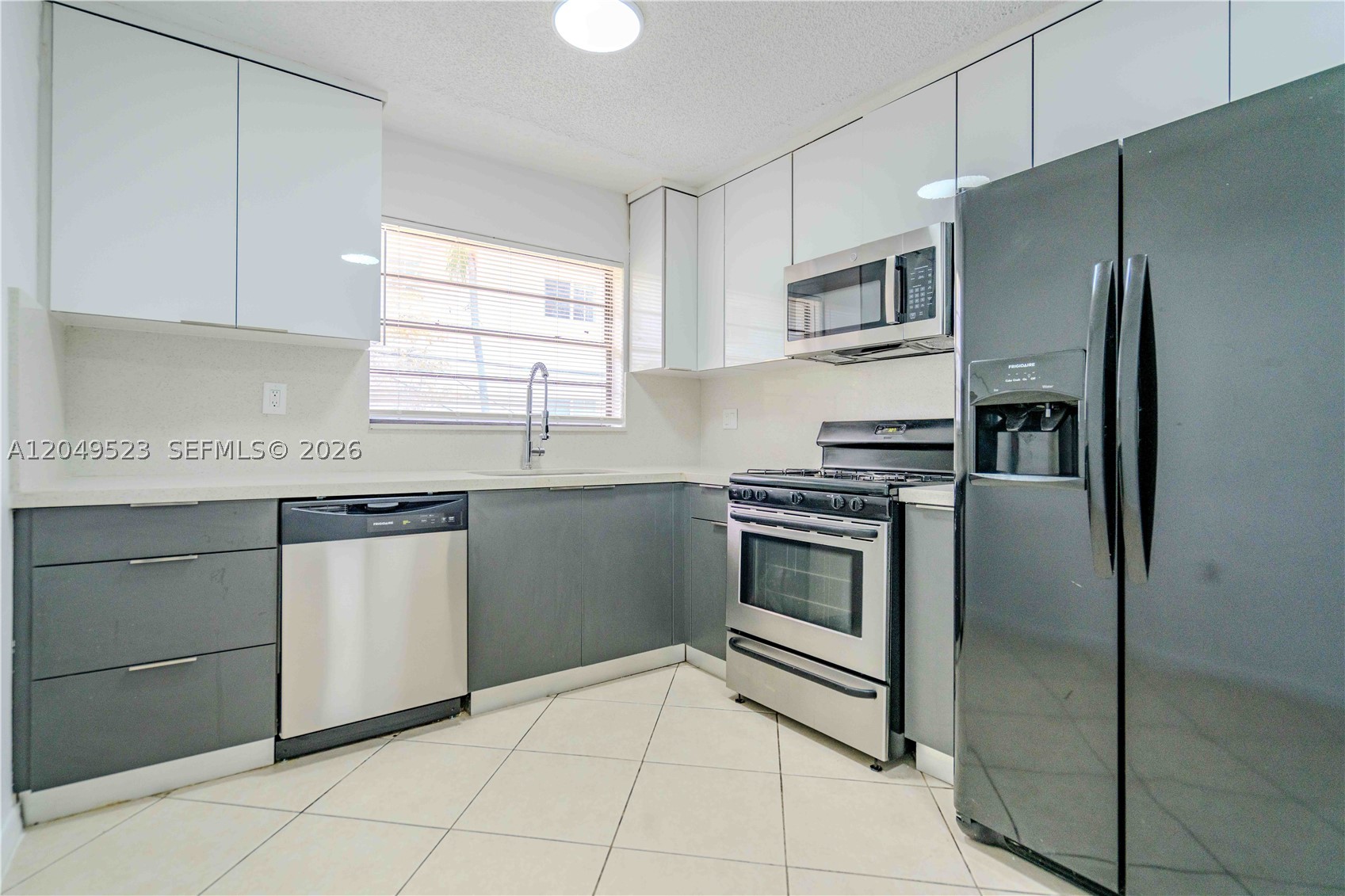CHATEAU GROVE CONDO - Residential Lease