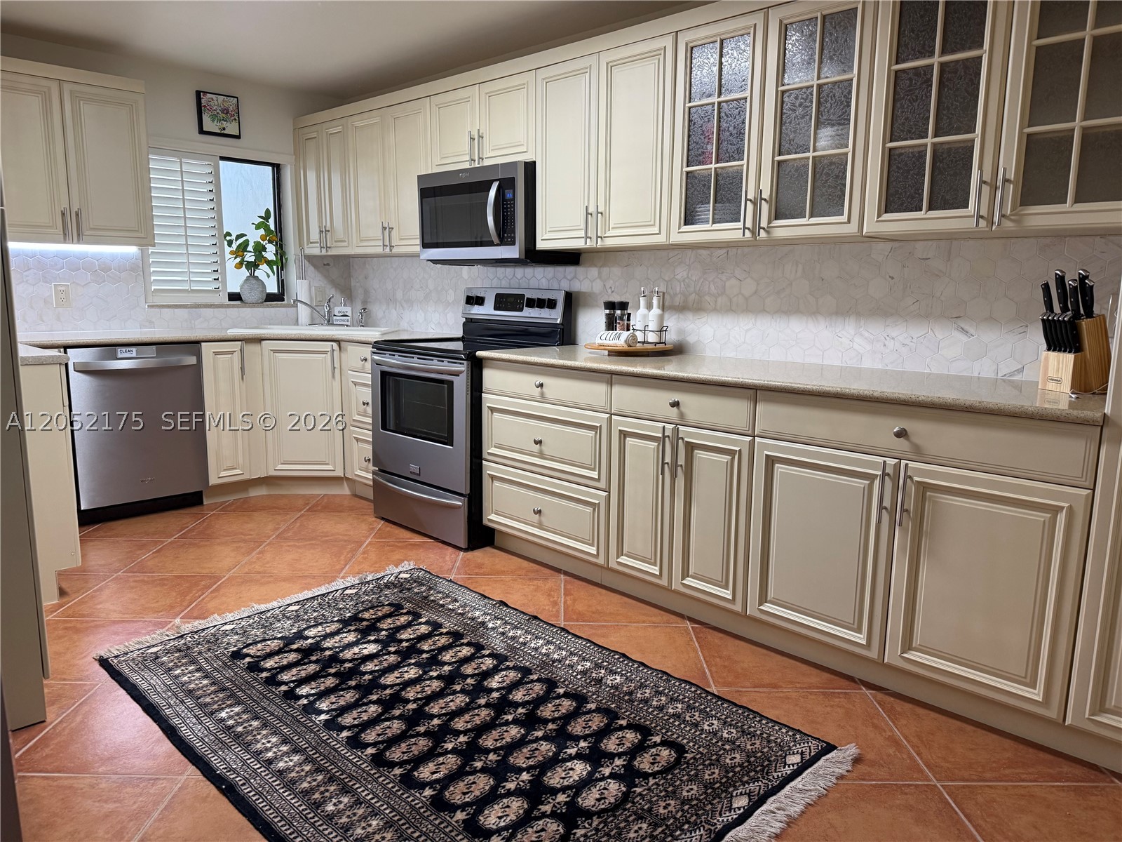 WINDWARD IV CONDOMINIUM - Residential