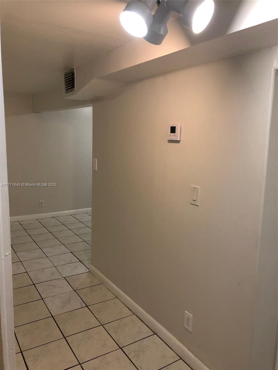 ROSELAWN HEIGHTS - Residential Lease