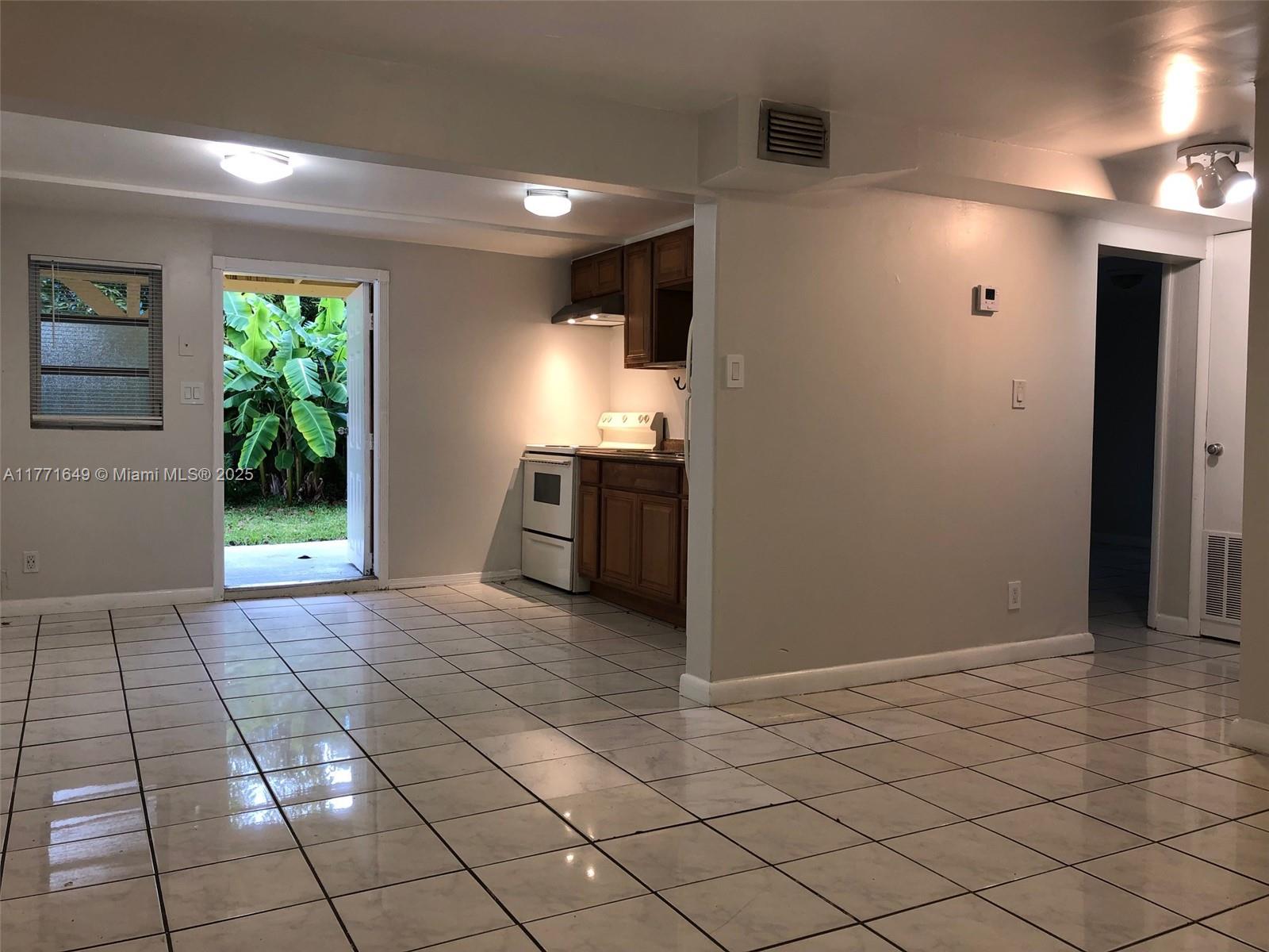 ROSELAWN HEIGHTS - Residential Lease