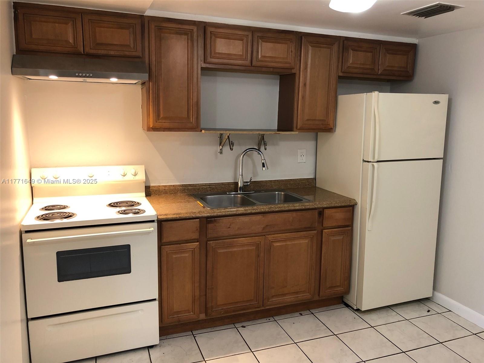 ROSELAWN HEIGHTS - Residential Lease