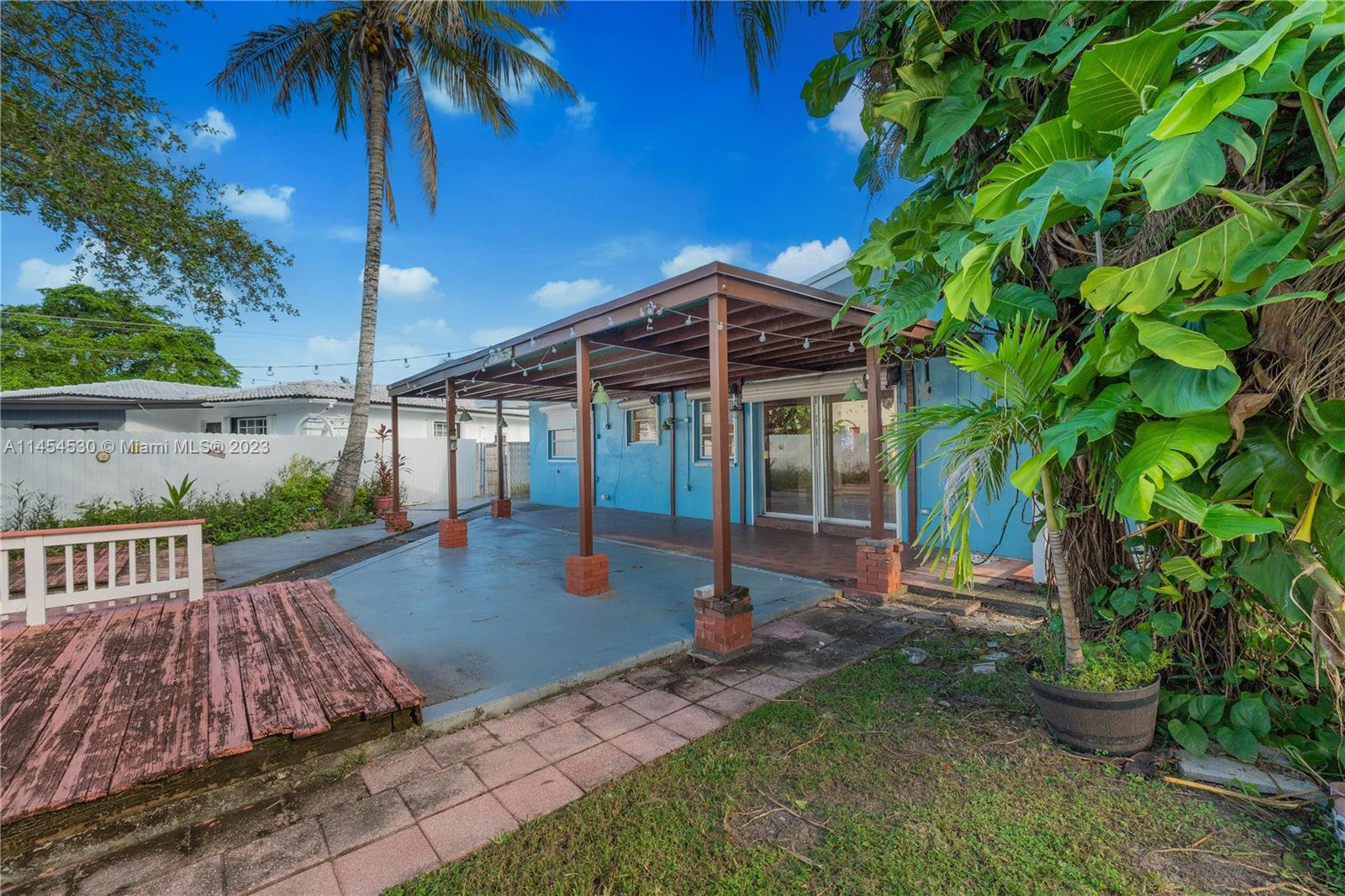 BASS LAKE ESTS-REPLAT OF - Residential