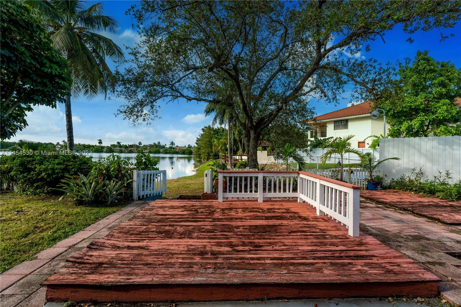 BASS LAKE ESTS-REPLAT OF - Residential