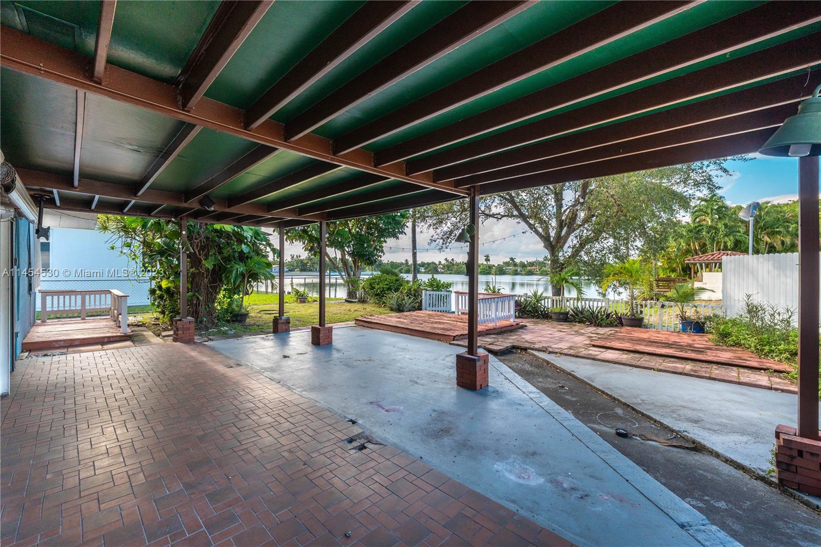 BASS LAKE ESTS-REPLAT OF - Residential