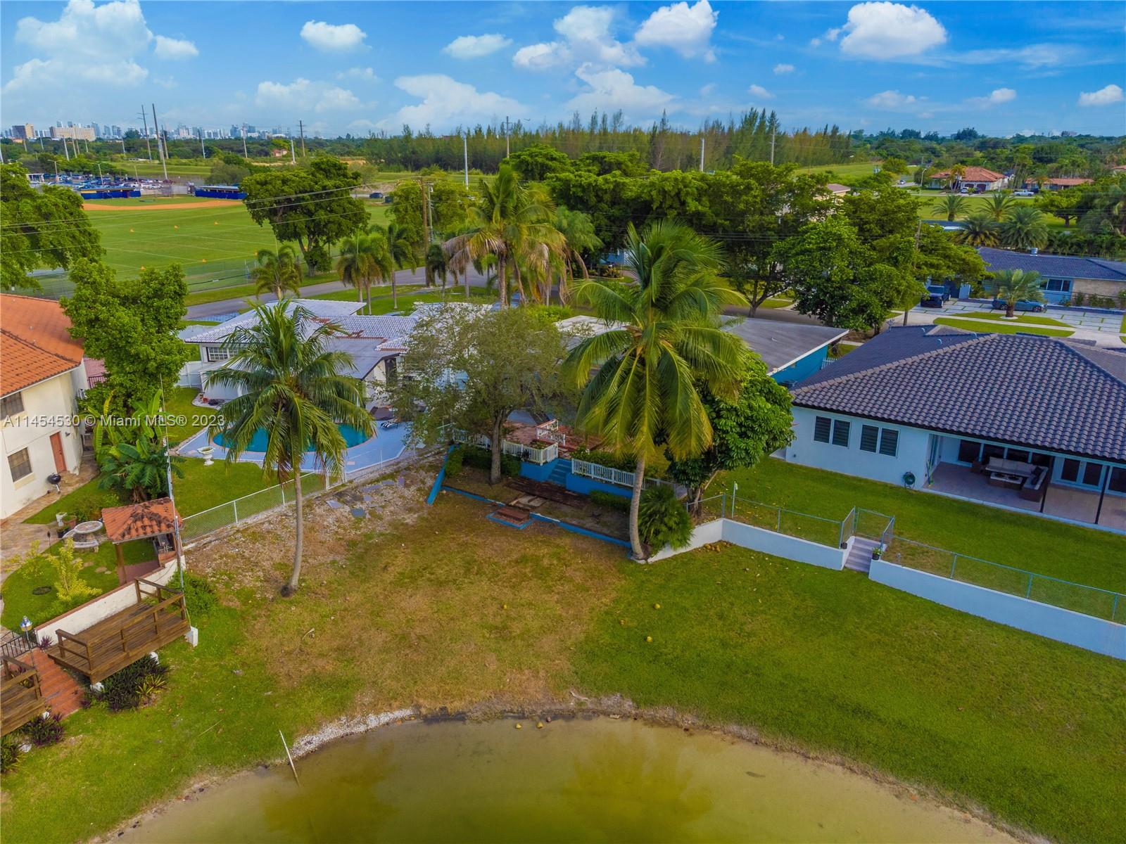 BASS LAKE ESTS-REPLAT OF - Residential
