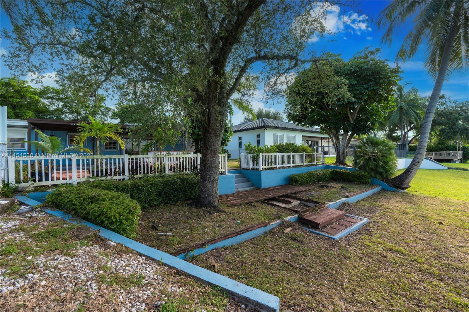 BASS LAKE ESTS-REPLAT OF - Residential