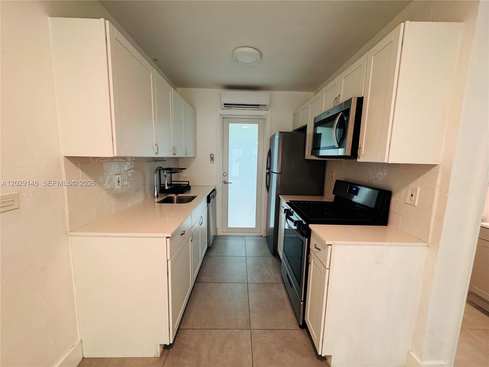 GOLDEN DREAMS CONDO - Residential