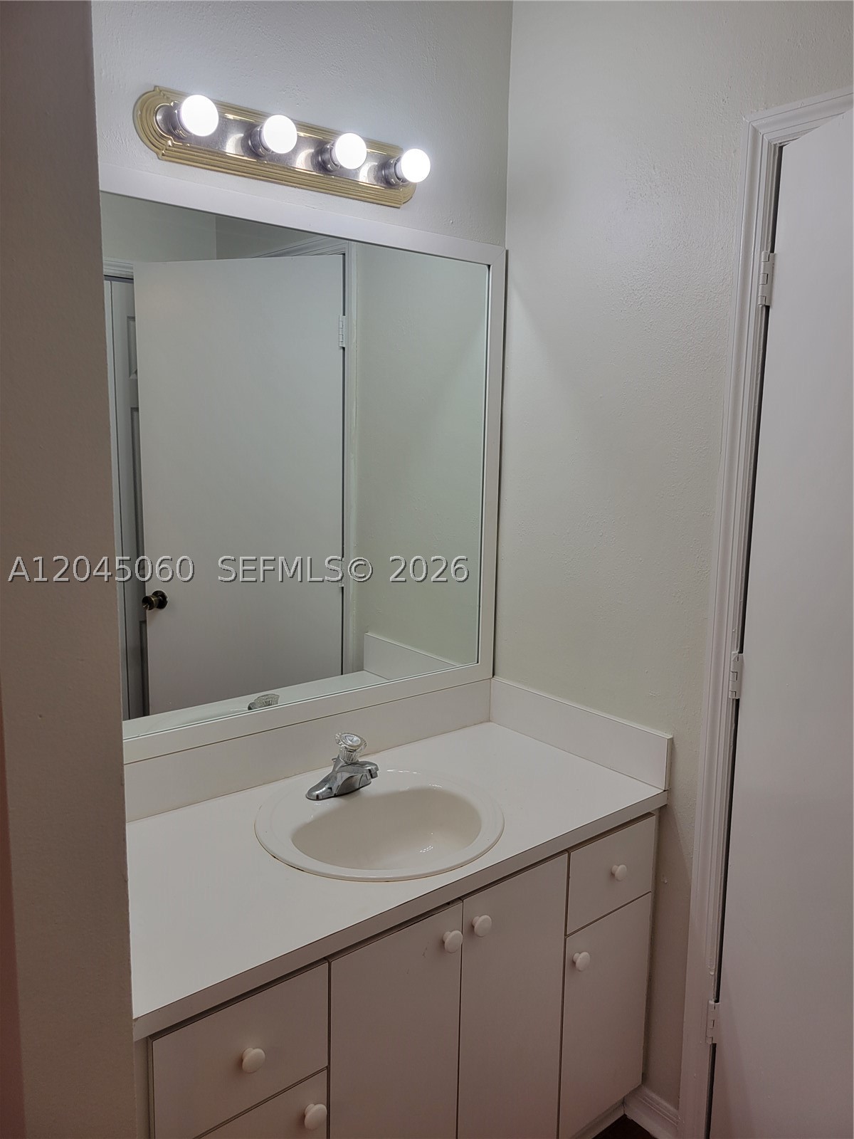 HAMPTON ISLES - Residential Lease