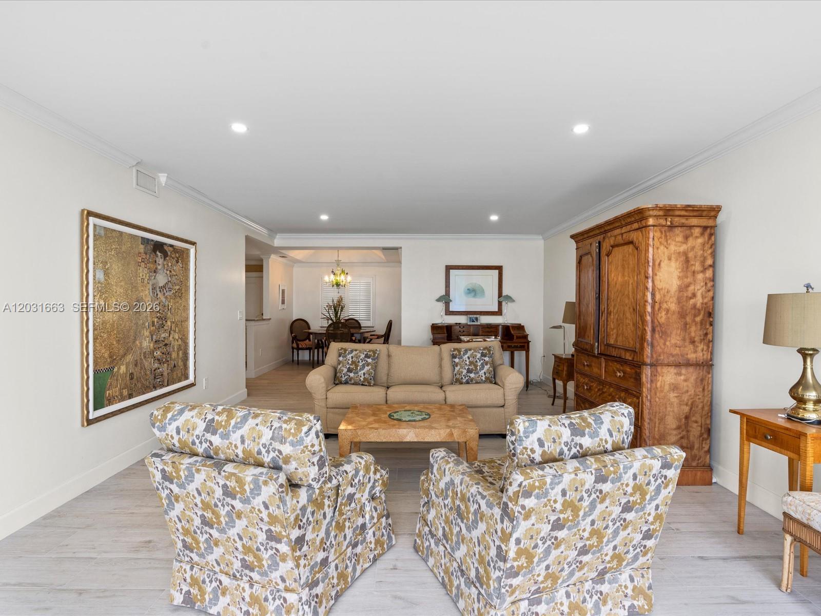 CHATEAU CHEVERNY IBIS ISL - Residential