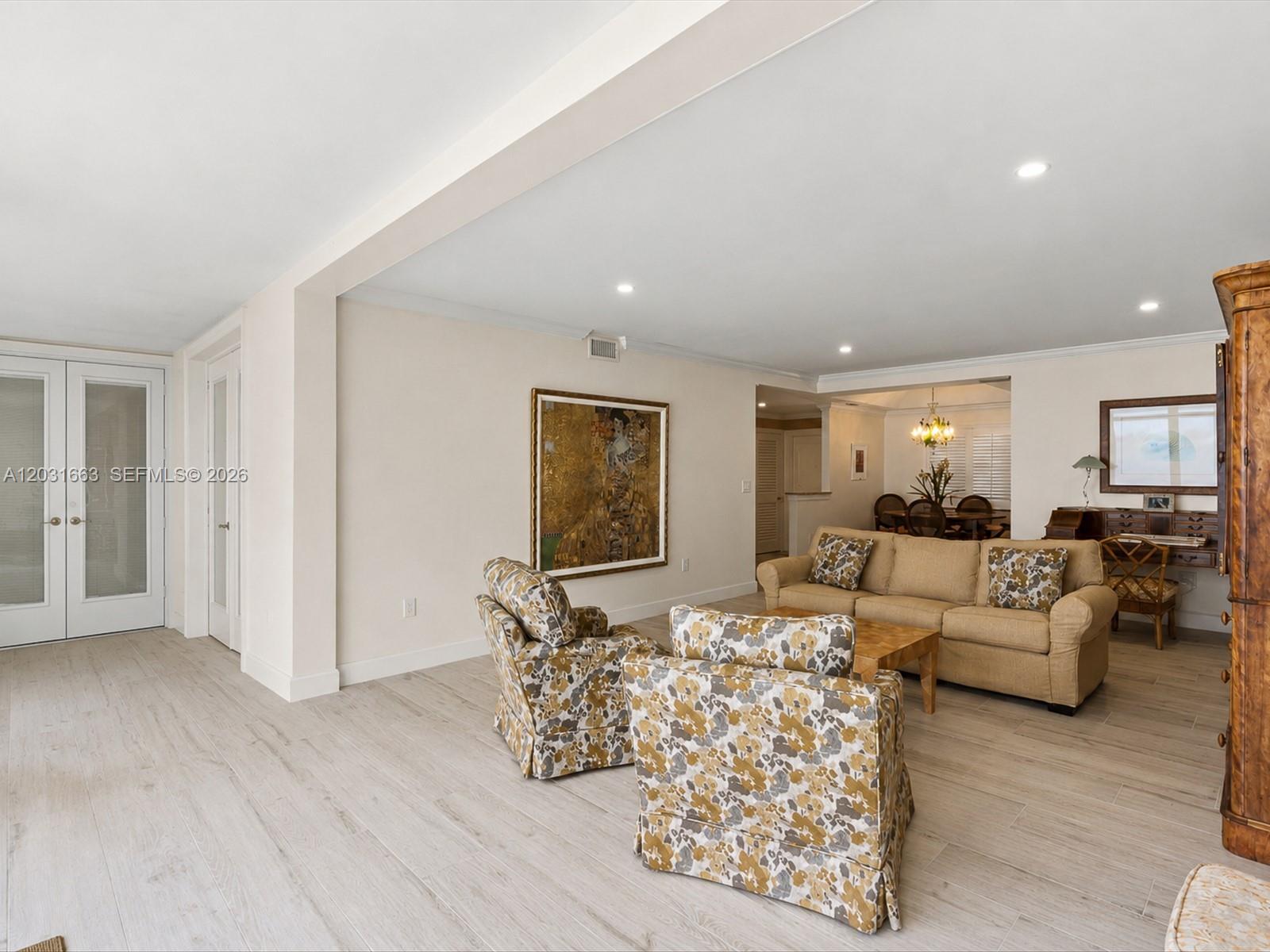 CHATEAU CHEVERNY IBIS ISL - Residential