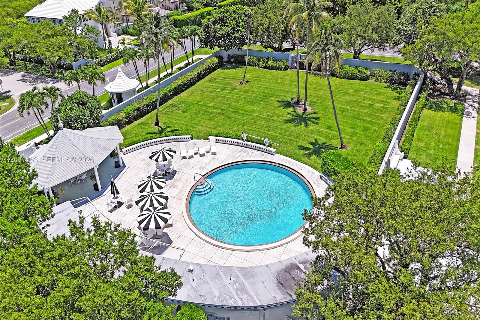 CHATEAU CHEVERNY IBIS ISL - Residential