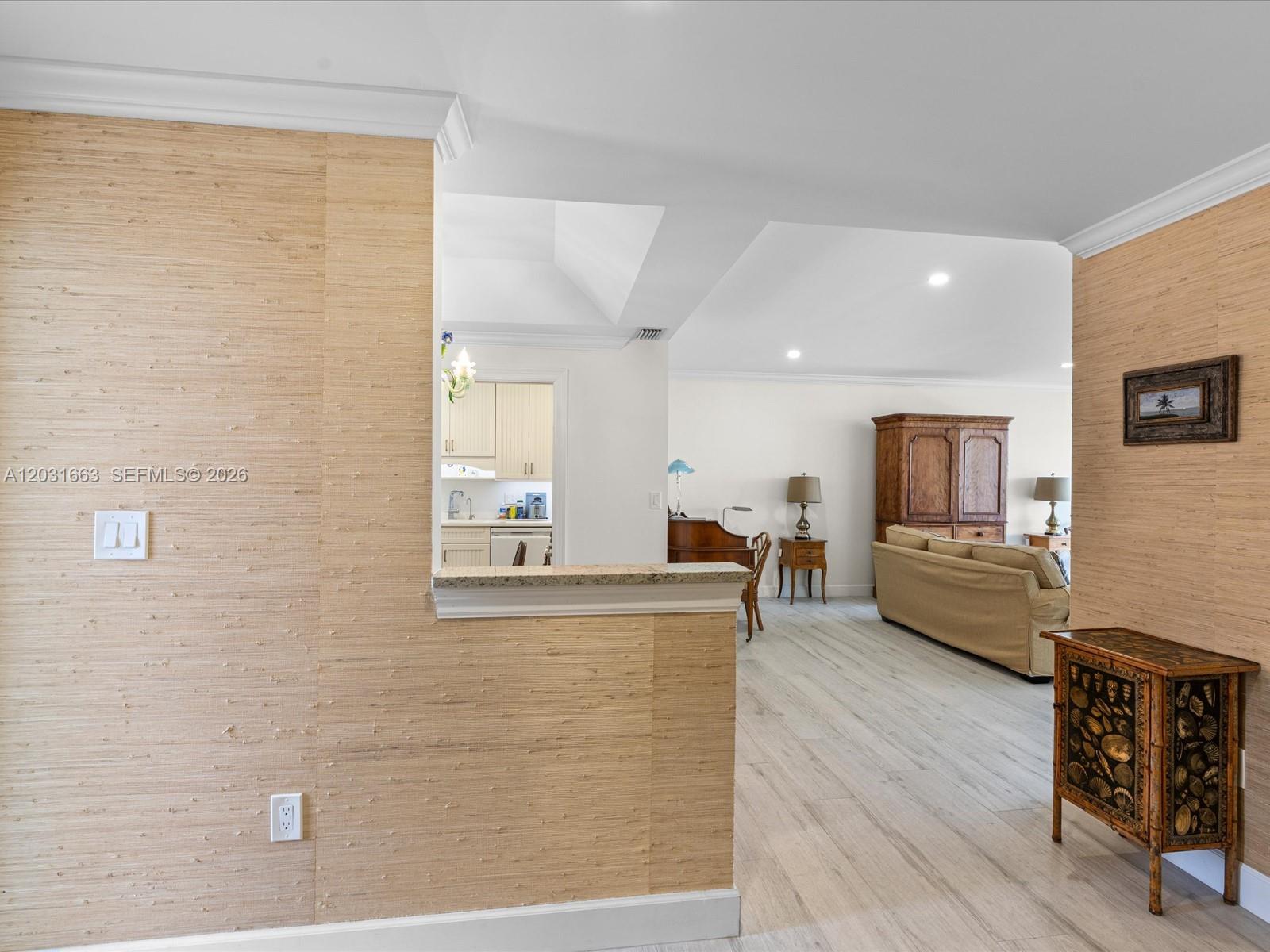 CHATEAU CHEVERNY IBIS ISL - Residential