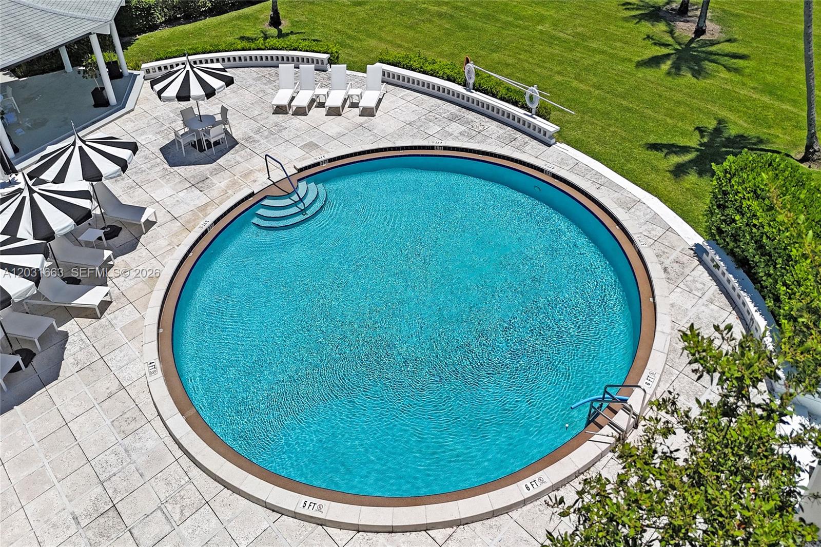 CHATEAU CHEVERNY IBIS ISL - Residential