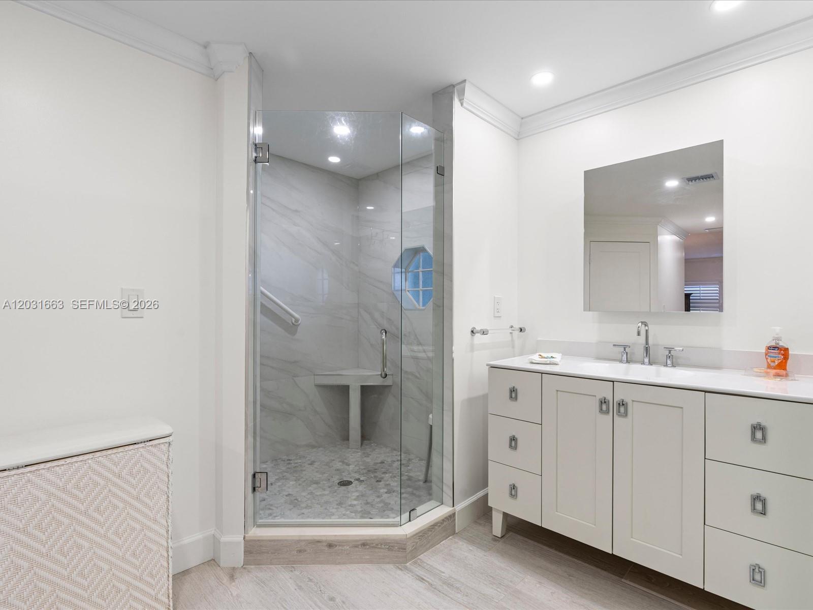 CHATEAU CHEVERNY IBIS ISL - Residential