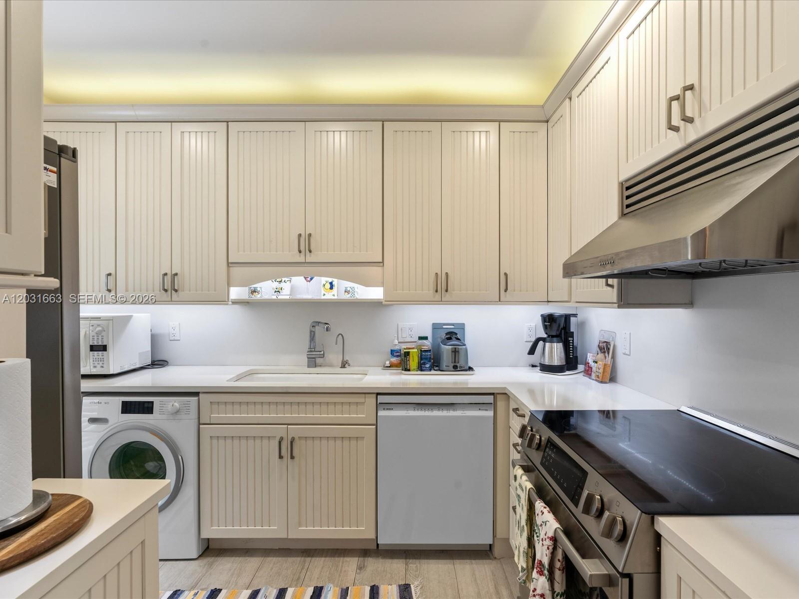 CHATEAU CHEVERNY IBIS ISL - Residential