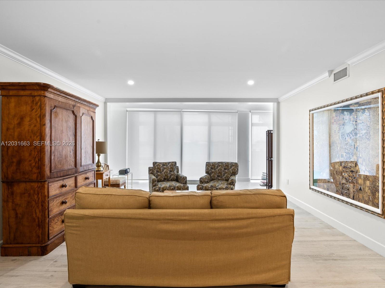 CHATEAU CHEVERNY IBIS ISL - Residential