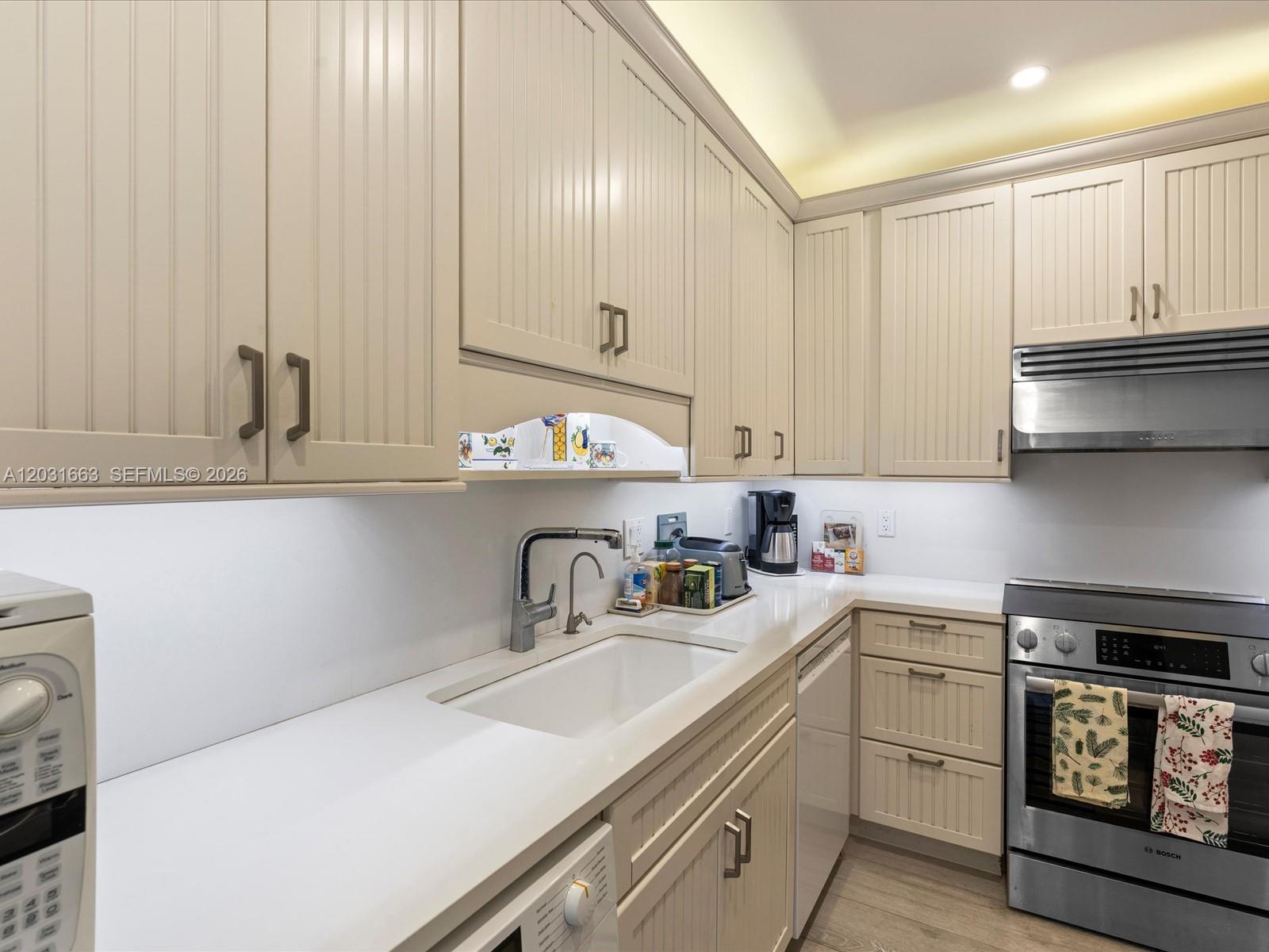 CHATEAU CHEVERNY IBIS ISL - Residential