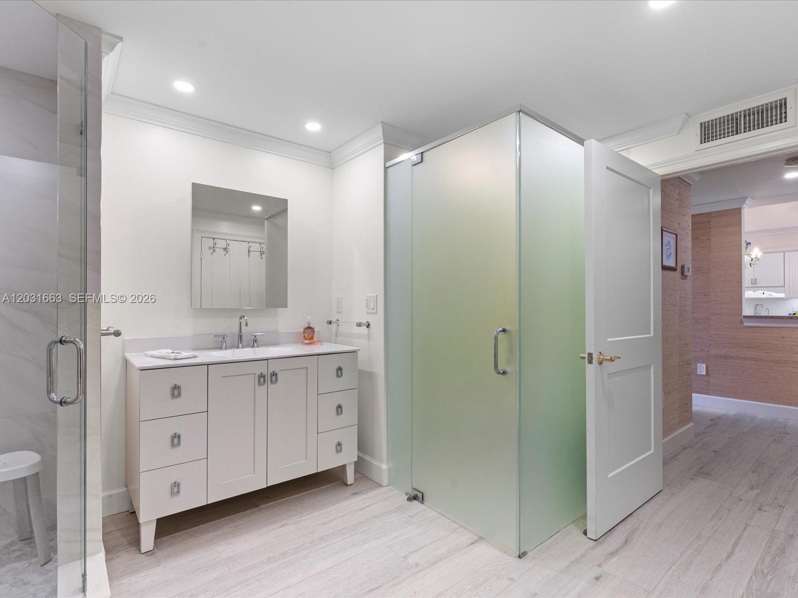 CHATEAU CHEVERNY IBIS ISL - Residential