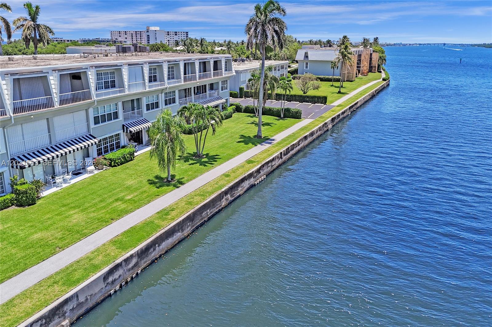 CHATEAU CHEVERNY IBIS ISL - Residential