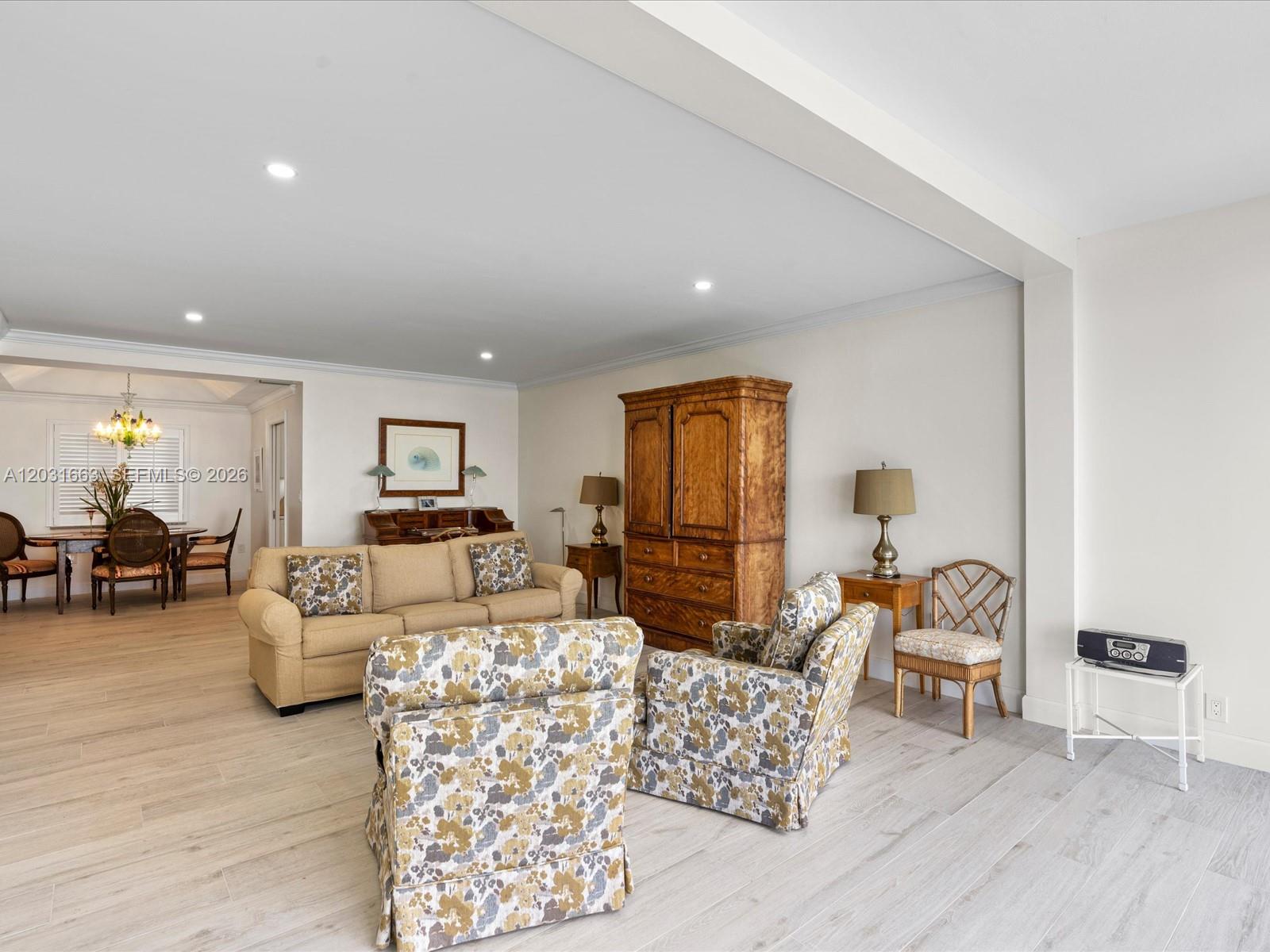 CHATEAU CHEVERNY IBIS ISL - Residential
