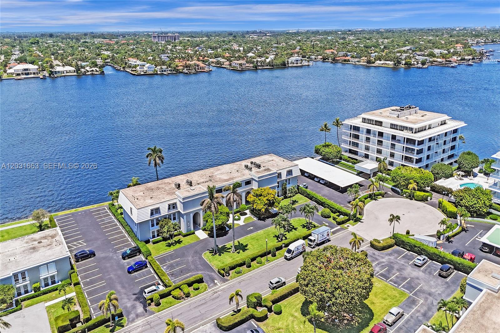 CHATEAU CHEVERNY IBIS ISL - Residential