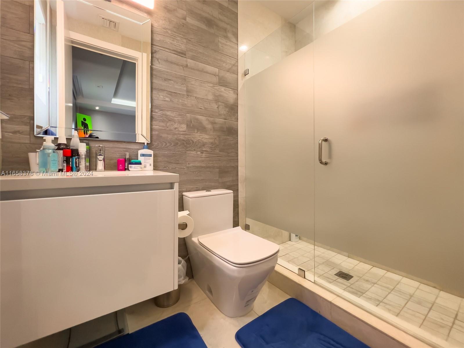 DORAL COMMONS RESIDENTIAL - Residential Lease