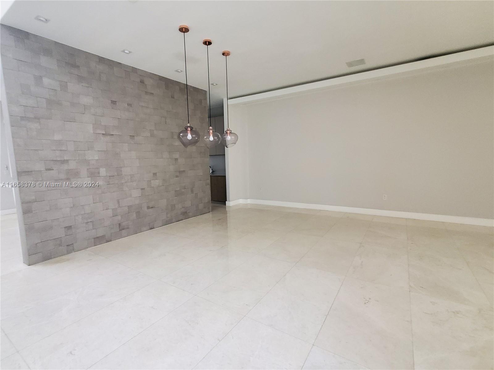 DORAL COMMONS RESIDENTIAL - Residential Lease