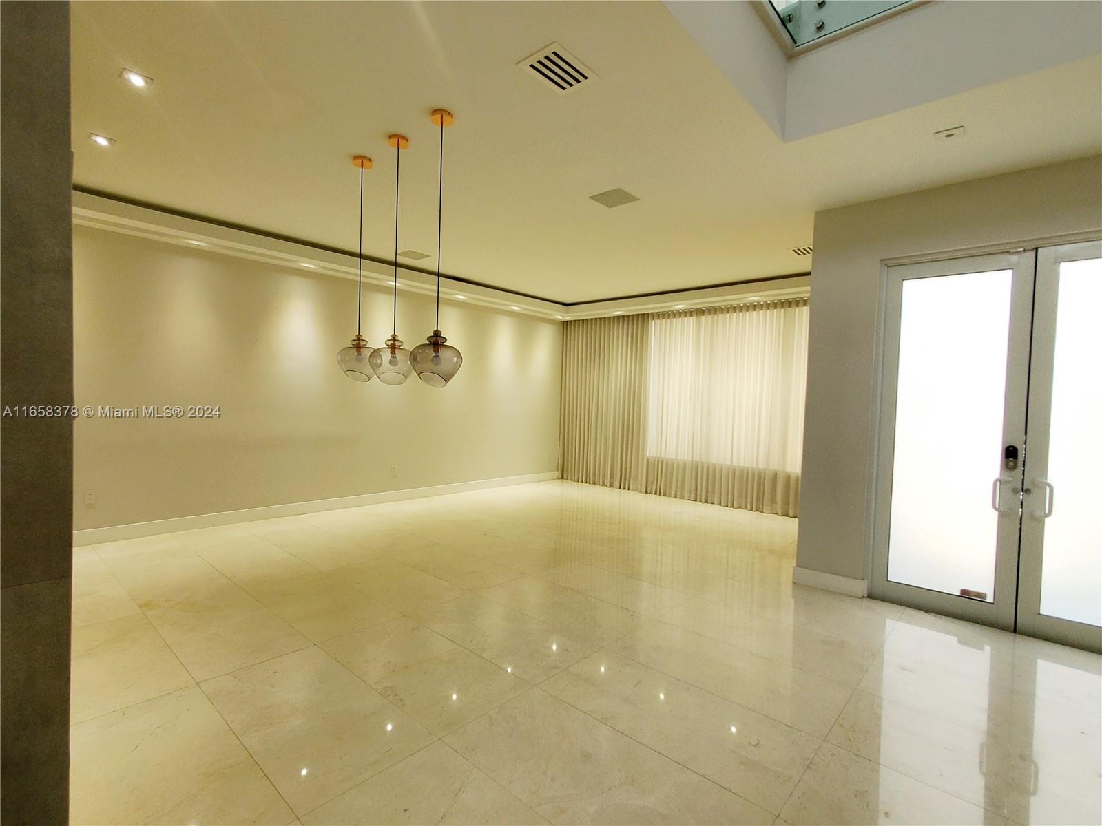 DORAL COMMONS RESIDENTIAL - Residential Lease