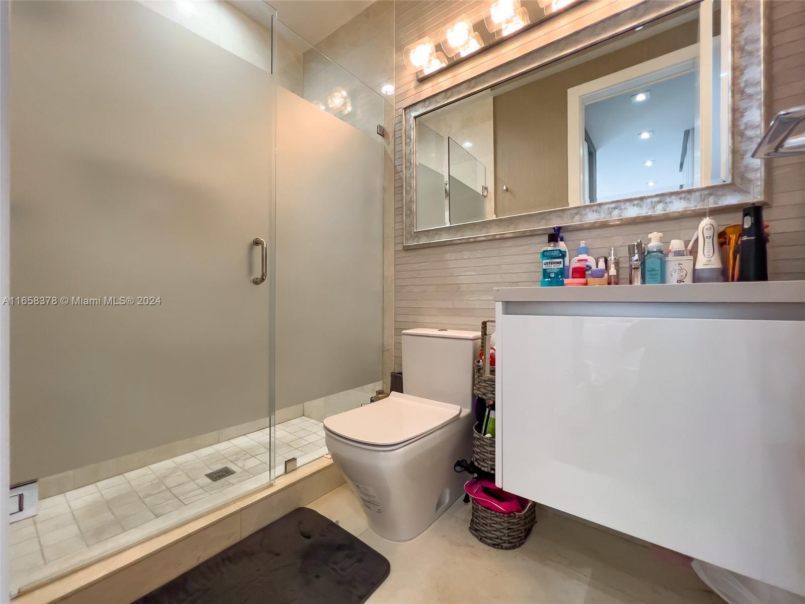 DORAL COMMONS RESIDENTIAL - Residential Lease