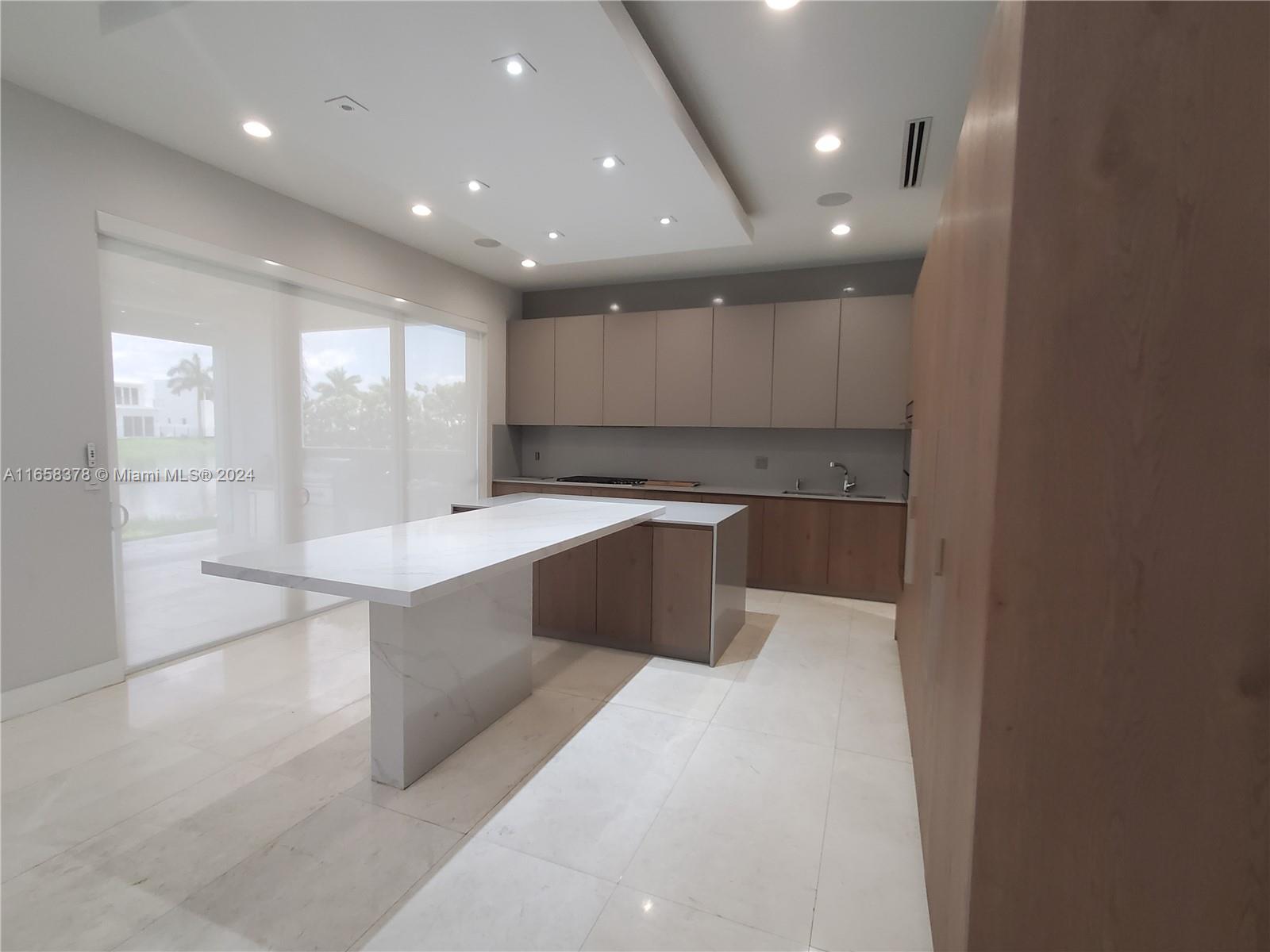 DORAL COMMONS RESIDENTIAL - Residential Lease