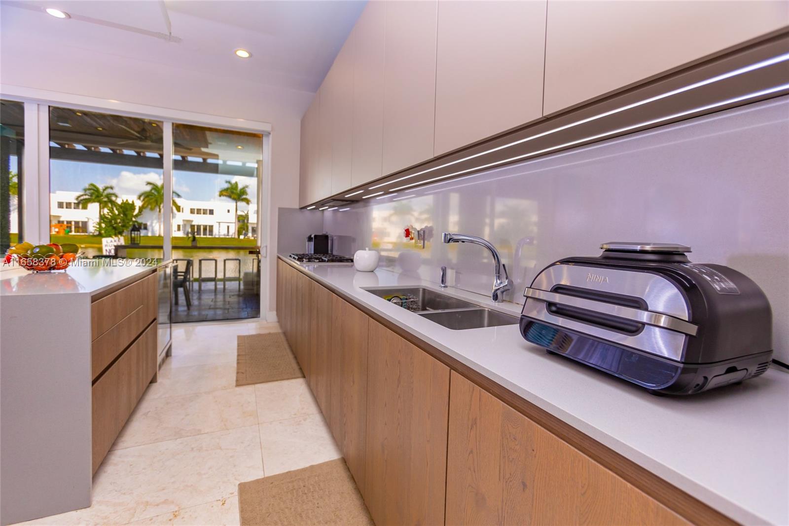 DORAL COMMONS RESIDENTIAL - Residential Lease