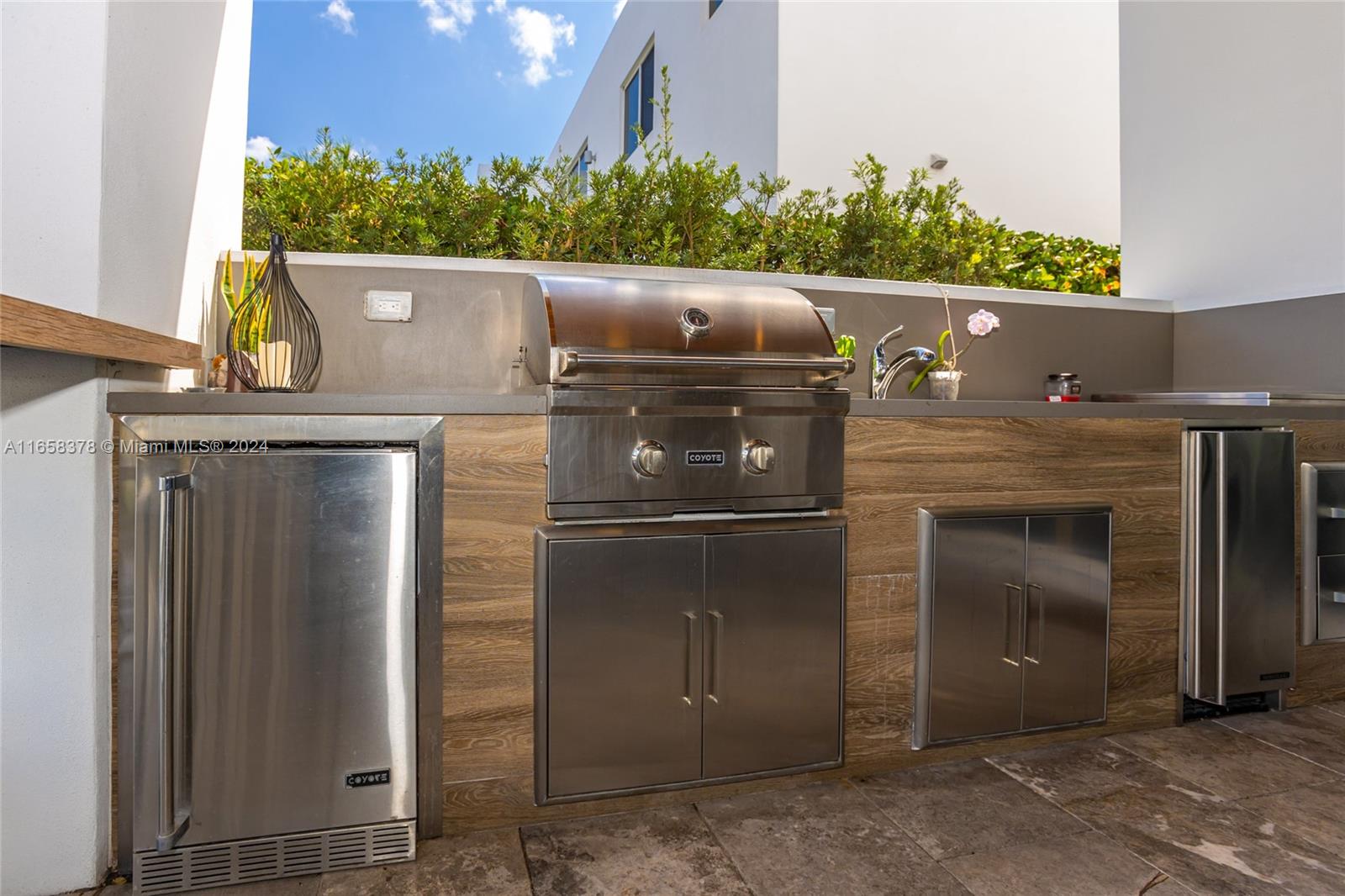 DORAL COMMONS RESIDENTIAL - Residential Lease