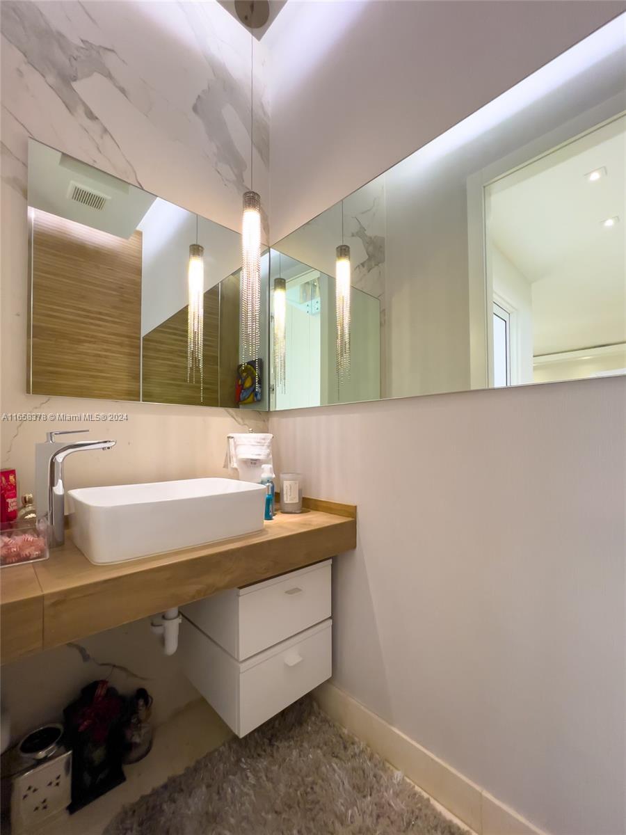 DORAL COMMONS RESIDENTIAL - Residential Lease