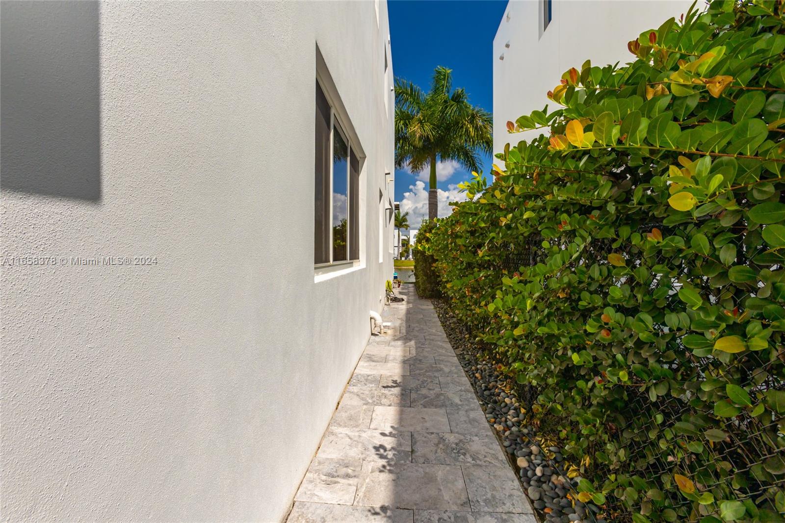 DORAL COMMONS RESIDENTIAL - Residential Lease
