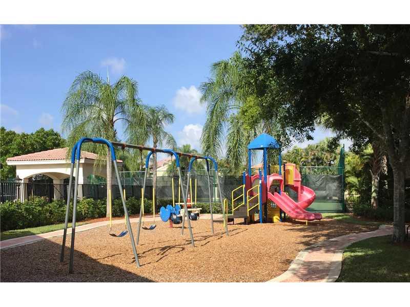 SYMPHONY BAY - Residential