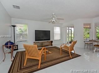 SYMPHONY BAY - Residential