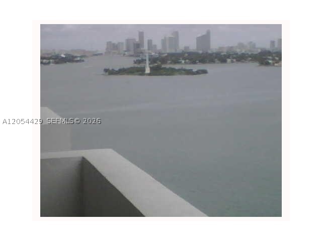COZY 1 BEDROOM IN MIRADOR OF SOUTH BEACH.  BUILDING OFFERS SEVERAL AMENITIES, SERENE BAY VIEW, LOCATED MINUTES TO LINCOLN RD, SEVERAL SHOPS, RESTAURANTS, PLACES OF WORSHIP, PHARMACIES, WHOLEFOODS, PUBLIX AND SO MUCH MORE.  WALK, BIKE OR ROLLERBLADE EVERYWHERE INCLUDING THE BEACH!   FANTASTIC LOCATION, NO NEED FOR A CAR, EVERYTHING IS RIGHT THERE.