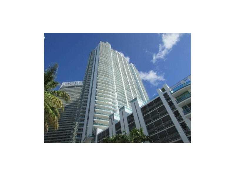Direct Bay/Water Views from the 40th floor of this 48 Story Luxury Condominium. Private elevator/foyer entry - This unit is spectacular and offers natural light throughout the entire day - This split floor plan is ideal and has a total of 3 full bathrooms .  Kitchen layout with Bay views as well - wood cabinets and granite counter tops.  Call the listing agent today to view the best priced 2/3, "09" line and on the 40th floor!  Near Highways and easy commute to Miami Beach!