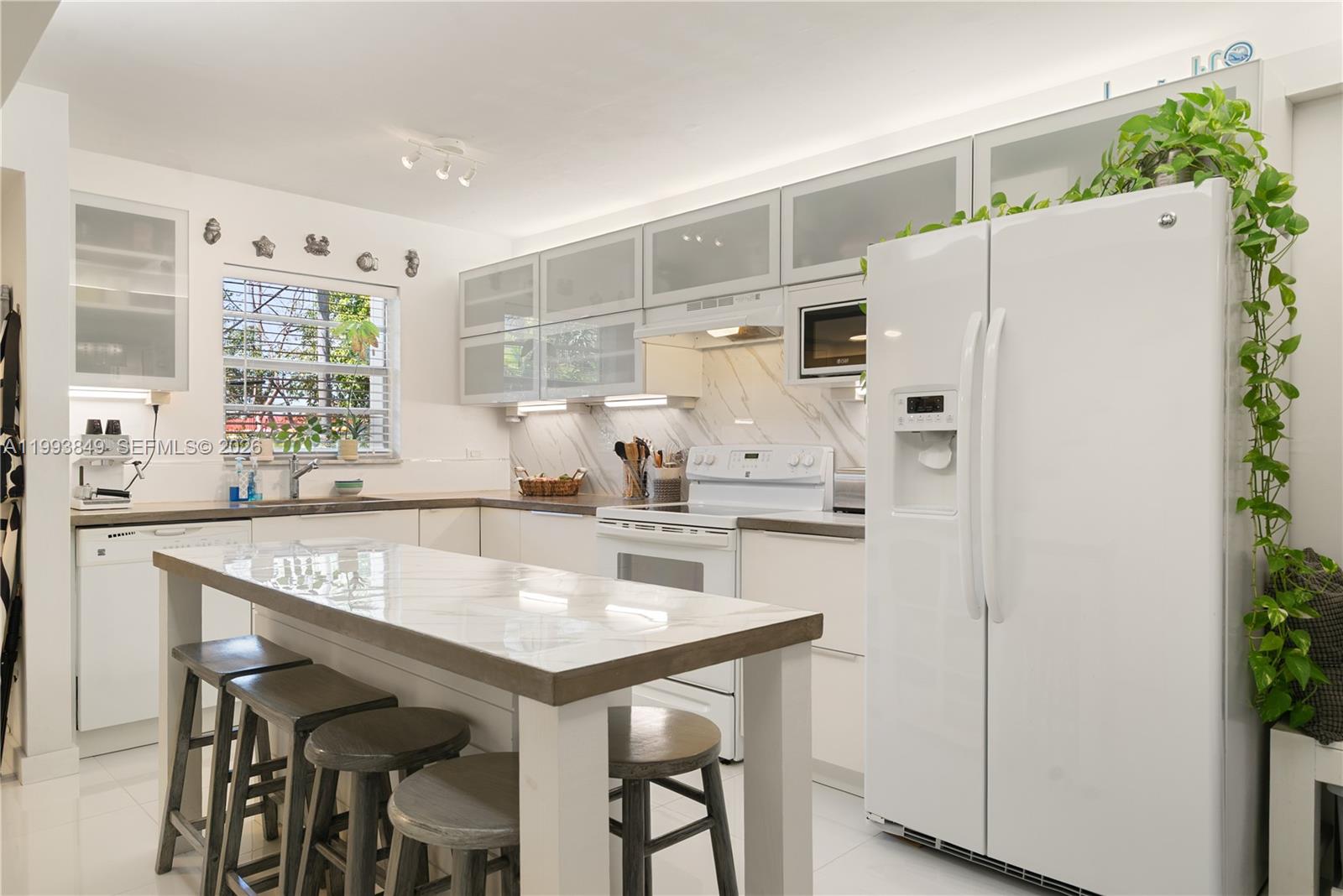 HOLIDAY BY THE SEA - Residential