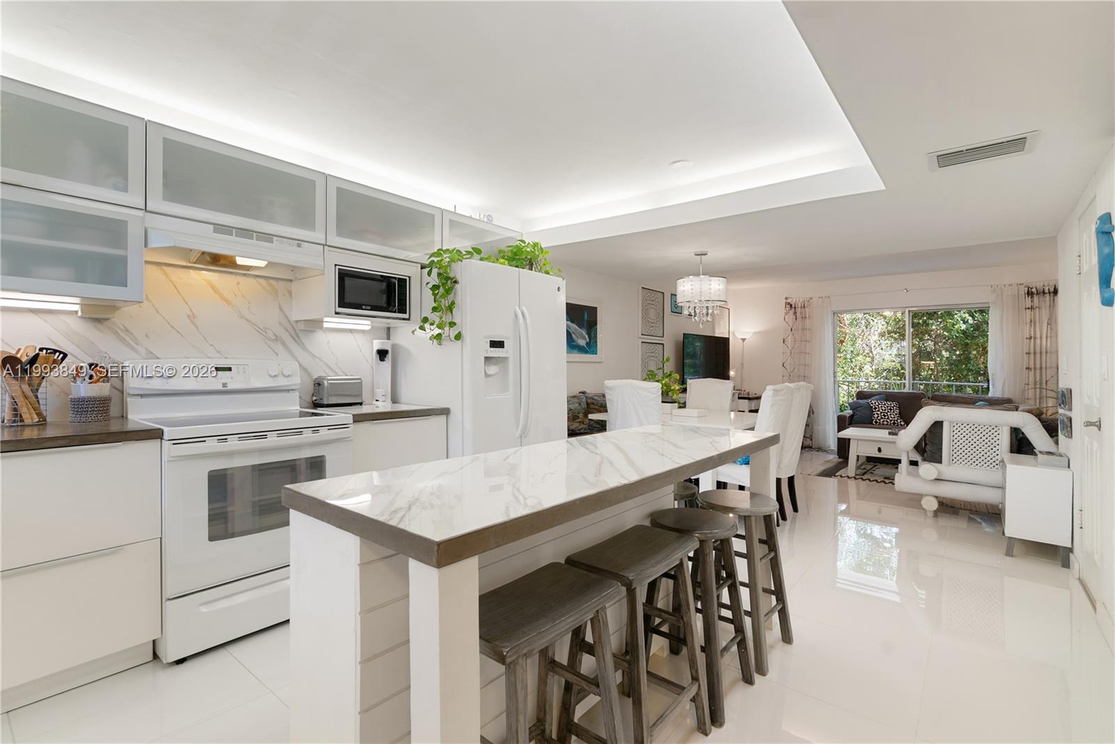 HOLIDAY BY THE SEA - Residential