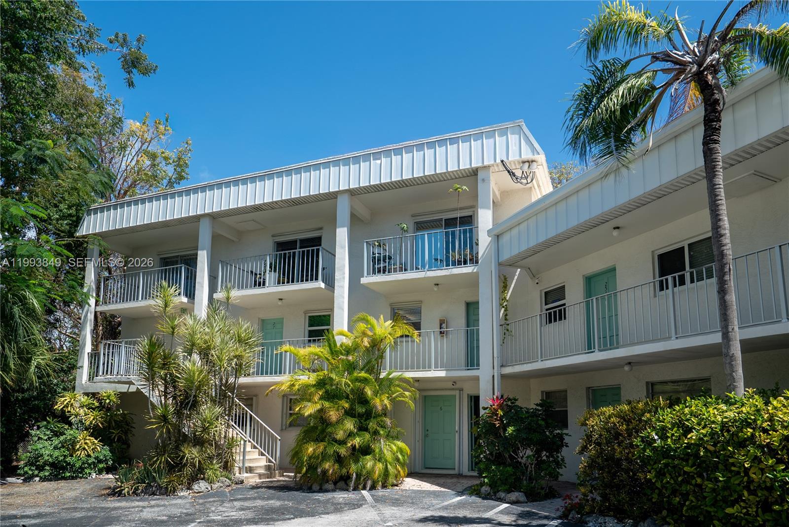 HOLIDAY BY THE SEA - Residential